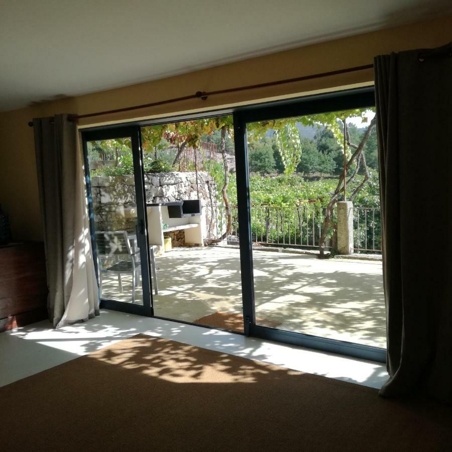 Casa Na Quinta De Valinhas Apartment Vitorino dos Piaes ภายนอก รูปภาพ